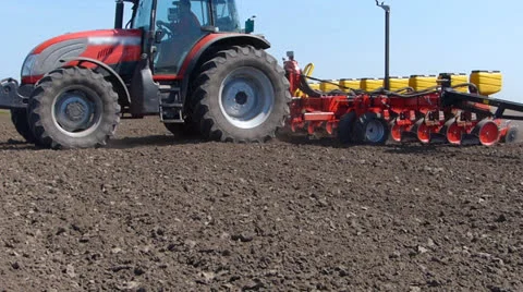 Tractor planting seeds Video stock 26219080