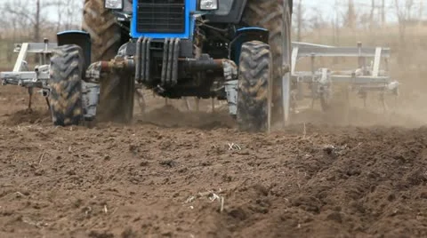 Tractor ploughing the field 库存影片 22292999