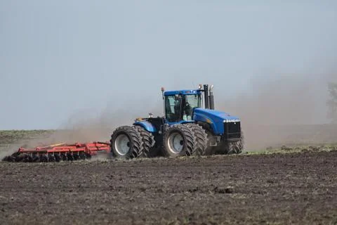 Tractor with plow Stock-Fotos