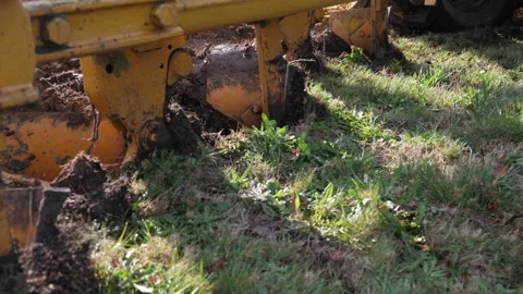 Tractor with plow in slow motion Vídeo Stock 149947139
