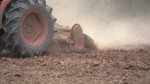 Tractor plowing and working prepare soil land for plantation in farm Vidéo 136191442