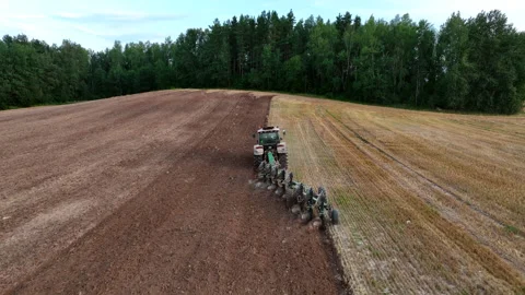 Tractor Plowing field, drone view. Cultivated and soil tillage Vídeos de archivo 204821514