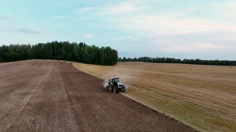 Tractor Plowing field, drone view. Cultivated and soil tillage Vídeos de archivo 204846162