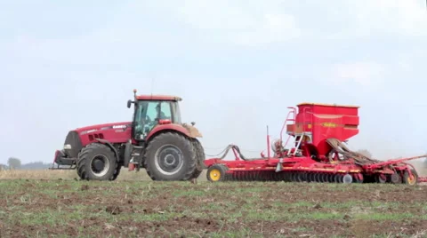 Tractor plowing a field 動画素材 56886742