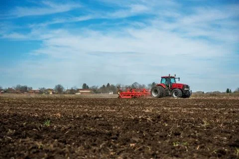 Tractor plowing fields. Foto stock