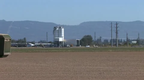 Tractor Plowing Stock-Footage 10564603