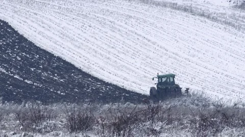 Tractor Plowing Up the Soil Winter Time Vidéo 146789390