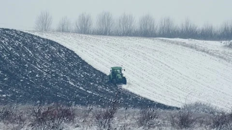 Tractor Plowing Up the Soil Winter Time Vidéo 146789648