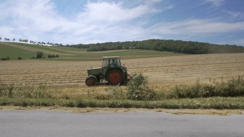 Tractor plowing wheat field in slow motion. Video stock 79956540