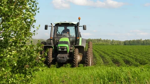 Tractor in a potato field Stock Footage 204811182