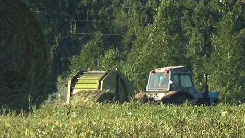 A tractor prepares a haystack Video stock 96051090