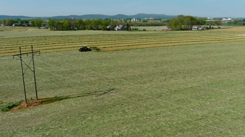 Tractor Preparing Field on Farm Aerial 4K Vidéo 239089943