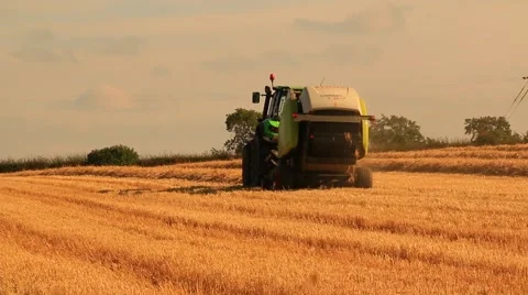 Tractor preparing hay bales on a wagon Stock Footage 41645196