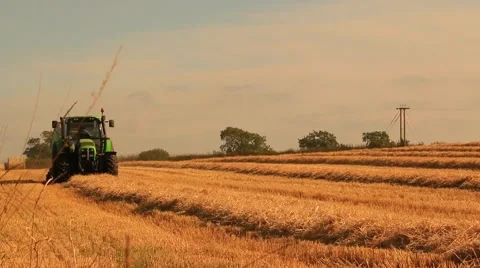 Tractor preparing hay bales on a wagon Stock Footage 41647319