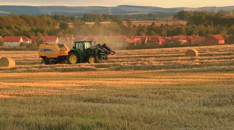 Tractor preparing hay bales on a wagon Stock Footage 41755399