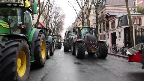 Tractor protest in Paris against the agreement with Mercosur, París, FR - 08 Jan Stock Footage 326003375
