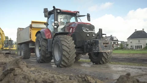 Tractor Pulling Trailer on Muddy Construction Site Vídeos de archivo 346882338