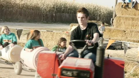 Tractor ride Vidéo 8949654