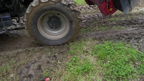 Tractor rolls 動画素材 141287076