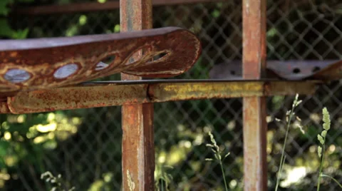 Tractor Seat Swing 動画素材 38894330