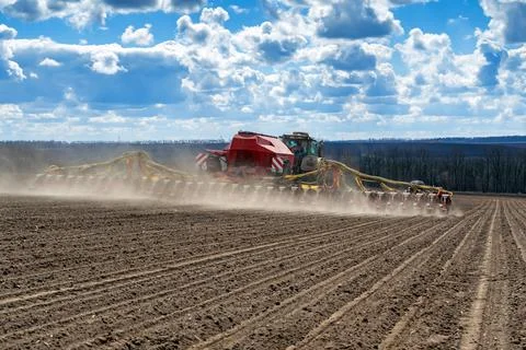 Tractor with seeder in the field in early spring Foto stock