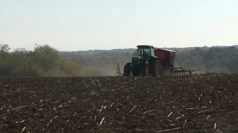 Tractor seeder planting corn Vídeo Stock 36993352