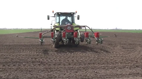 Tractor sowing, the seeds of corn 库存影片 49861165