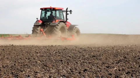 Tractor tillage a field Video stock 2915104