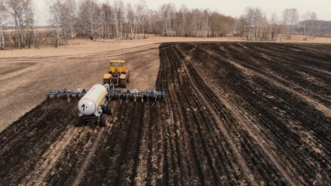 Tractor trailer fertilizes the ground Stock Footage 94676473