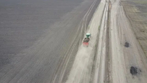Tractor with a trailer full of sugar beets Stock Footage 163931552