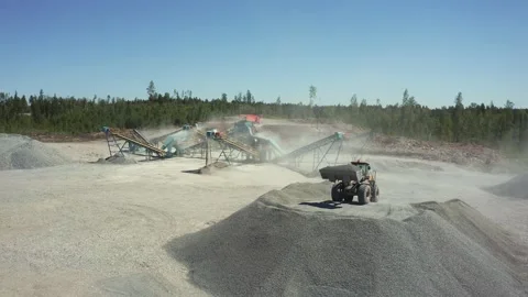 A tractor unloads sand in a quarry Видео 157105520