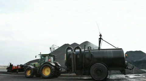 Tractor wetting pile of coals 動画素材 665838