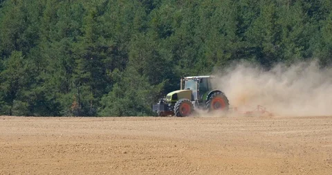 Tractor  in wheat field Stock Footage 121084021