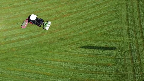 Tractor while harvesting fodder, drone shot. 스톡 동영상 139315072