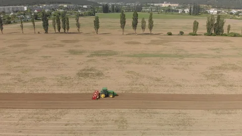 Tractor work on harvest field Vidéo 90828741