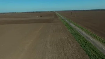 Tractor is working in the field 库存影片 85531154