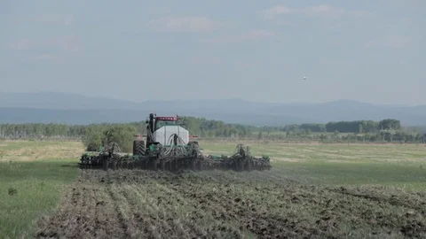 Tractors preparing land for sowing Video stock 79333929