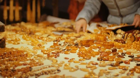 Trade in articles made of amber. Video stock 73962466