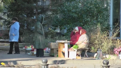 Trade on the street. 스톡 동영상 81753909