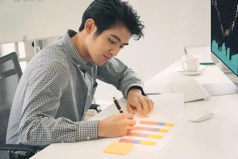 Trader analysis  stock chart on desktop computer 스톡 사진