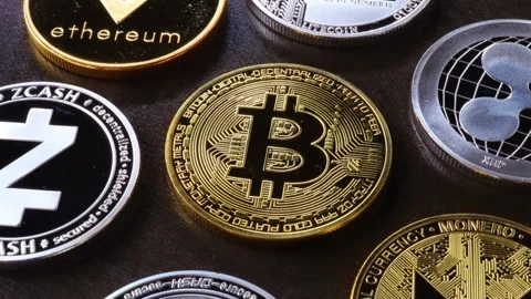 Trader analyzing global bitcoin price on network diagram, working in office. Vídeos de archivo 155448061