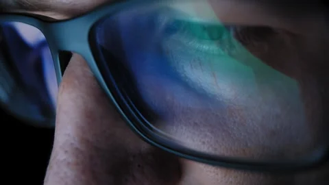 Trader with glasses macro Stockbeeldmateriaal 178872060