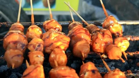 A trader is grilling meatballs Video stock 280893812