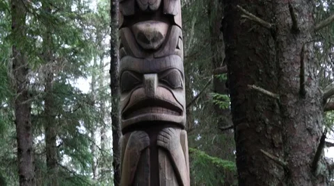 Trader Legend pole, totem pole, sitka national historical park, sitka, alaska Stock Footage 41212561