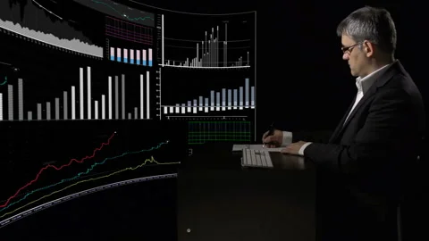 Trader Looking Big Screen 스톡 동영상 210543418