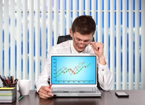 Trader  looking on stock chart Foto stock