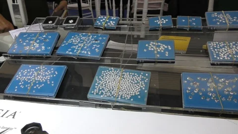 A trader presents perfectly shaped tiny brilliant diamonds 스톡 동영상 85710739