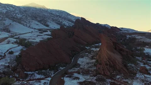 Trading Post Trail road winter on the Rocks sunset Winter Spring fresh snow on Vidéo 336796864
