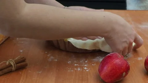 Traditional apple pie on table. food for christmas or thanksgiving 库存影片 165504252