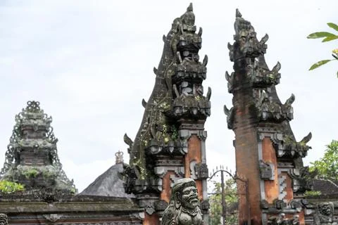 Traditional Balinese Split Temple Gate in Ubud Foto stock